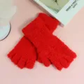 Gants sans doigts pelucheux rouges, gants d'hiver chauds en tricot pour les femmes. - Rouge