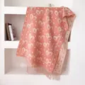 Roze geweven sjaal met hartjesmotief en franjes voor dames, gezellige warme retro omslagdoek. - Roze