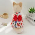 Leuke bloemen prinsessenjurk voor kleine honden en katten, rode strik, rode variant. - S / Rood