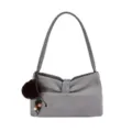 Borsa a tracolla in camoscio grigio con fiocco e ciondolo pon pon morbido da donna elegante - con portachiavi / Grigio