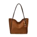 Bruine suède shopper tas, retro forens schoudertas met houten kralen hangende hanger. - Zonder hanger / Bruin