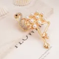 Exquisite gold pearl flamingo brooch detail shot, elegant rhinestone fashion jewelry pin accessory. - Flamingo Style (XZ392)