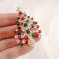 Close-up of a sparkling Christmas tree brooch with colorful rhinestones and gold-tone metal. - Colorful Rhinestone Christmas Tree Style (XZ357-30)