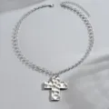 Collana con ciondolo a croce martellata argentata, stile vintage minimalista chic. - Argento (YR4549-2)