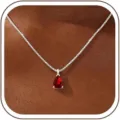 Elegante collar de cadena plateada con un impresionante colgante de circonita roja en pera. - 14k / Enero-Plateado