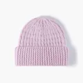 Primer plano detalle del gorro de punto acanalado rosa suave gorro de invierno. - Talla única / Rosa