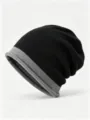 Primer plano detalle del gorro de punto bicolor negro y gris, textura de lana suave. - Talla única / Negro y Gris