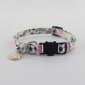 Simpatico collare per animali con stampa di calcio, campanello e fibbia di sicurezza - Calcio / Bianco Rosa