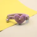 Collare per animali in peluche carino con cuore fiocco e campanello, dettaglio gatto. - Viola