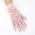 Guantes cortos de encaje rosa para verano y proteccion solar con volante elegante. - Talla única / Borde de Encaje Rosa