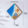 Λεπτομερείς διαστάσεις μεσογειακού γάντζου τοίχου παραλίας με υφή άμμου και αστερία. - Άγκιστρο Τιμονιού / Λευκό