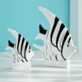 Adorno de decoración de mesa de pez plano marino de madera pintado a mano con medidas. - Pez Plano Cebra Blanco