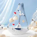 Mini ornamento a barca a vela mediterranea decorazione da tavola nautica con conchiglie - Barca a Vela Rete Blu Crepata