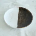 Minimalist black and white crackle glaze decorative storage tray, 21.5cm ring dish home decor. - Black and White Spliced Round Basin