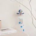 Campanello a vento a barca a vela mediterranea con stelle blu e tubi di metallo. - Stile Timone