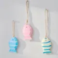 Decorazione murale di pesce in legno stile mediterraneo, variante blu rosa giallo. - Combinazione di 3 Pesci