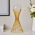 Detalle de adorno de bola de cristal de hierro metálico, soporte geométrico de lujo para hogar. - Bola de Cristal Xiaomanyao Grande Dorada