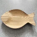 Hölzerner fischförmiger Schalenrohling, handgemachte dekorative Holzplatte, Naturholz. - Fischbecken / 24x15cm