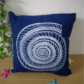 Mediterranes blaues quadratisches Kissen Baumwolle Leinen mit Muschel Motiv Dekor. - Blau Schnecke Kissen