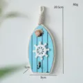 Gancio da parete in legno blu stile mediterraneo con decorazione timone e conchiglia - Gancio Timoniere a Forma di Barca