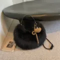 Sac à bandoulière hobo en peluche noire pour femme, sac fourre-tout automne moelleux avec pendentif. - Avec Pendentif / Noir