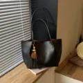 Bolso tote negro de gran capacidad minimalista casual bolso de hombro para mujer trabajo diario. - Con Colgante / Negro