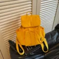 Sac à dos décontracté en nylon jaune pour femme, variante élégante voyage quotidien école - Jaune