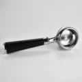 Portafiltro per macchina da caffè da 58 mm in acciaio inox con manico nero ergonomico. - Beccuccio Singolo / Legno ebano africano