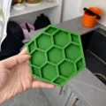 Green silicone hexagon trivet coaster, non-slip honeycomb hot pad for kitchen table. - Small 110mm 47g / Green