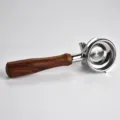 Edelstahl 58 mm Espresso Siebträger mit ergonomischem Echtholzgriff für Kaffeemaschine. - Doppelter Auslauf / Rotes Sandelholz