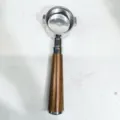 Ersatz Siebträger kompatibel für Kaffeemaschine mit Echtholzgriff und Edelstahlkorb. - Legierung Version / 51mm Doppelohr Rotes Palisanderholz Mit Abdeckung