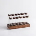 Support de Présentation de Tubes à Essai en Verre à 12 Trous pour Grains de Café - Style Hauteurs Mixtes Vanne d'Échappement 12 Trous / 12 Trous / Couleur Noyer
