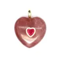 Pendentif cœur en cristal naturel avec zircon rouge cadre doré bijou romantique et élégant - Quartz Fraise