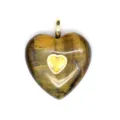 Détail pendentif cœur en cristal, zircon jaune serti doré, élégant bijou de mode raffiné. - Œil de tigre