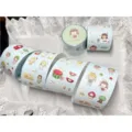Gedetailleerd overzicht van ONETWO washi tape rollen met schattig meisje voor knutselen. - Synthetisch Papier Snijfolie - Zomer Dagelijks Volledige Rol
