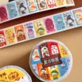 Vue detaillee des rouleaux de ruban Washi et des autocollants retro mignons pour le scrapbooking. - Rouleau Complet Étiquette Vintage / 500 Pièces par Rouleau