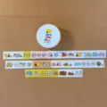 Detail van schattige cartoon Washi tape met dierennotities en voedselpatronen op kraftpapier. - Washi Grappig Vierkant Hoofd Volledige Rol 5m