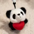 Lindo Colgante de Peluche de Panda con Corazón Rojo Juguete Relleno Decoración Bolso - Bebé Panda Gigante - Colgante de Tirar - 10cm