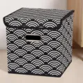 Scatola portaoggetti pieghevole in tessuto con motivo a onde nero e bianco con coperchio e maniglia. - Grande (28x28x28cm) / Nuvola Nera Con Coperchio