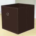 Scatola portaoggetti in tessuto pieghevole a cubo con occhiello metallico per vestiti e giocattoli. - Marrone