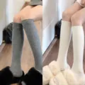 Chaussettes hautes tricotées japonaises femme automne hiver epaisses chaudes unies longues - Blanc Lait & Gris (2 Paires)