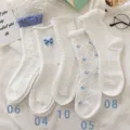 Chaussettes mi-mollet japonaises douces blanches avec nœuds bleus et motifs de cœur mignons. - Taille unique / Style Nœud Bleu Japonais 4-5-6-8-10