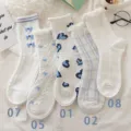 Chaussettes japonaises bleu et blanc douces avec des nœuds, cœurs et motifs mignons. - Taille unique / Style Nœud Bleu Japonais 1-2-5-7-8