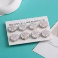 Set van 8 witte roos hijab magneten met gouden kraalranden, veilige sjaalspelden. - Bloemenstijl 3