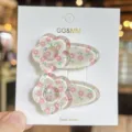 Detailed view of sweet floral hair clips set, featuring cute resin daisy and oval side clips. - Pink