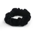 Schwarzer Samt Haargummi Detailansicht, weiches elastisches Zopfgummi Haaraccessoire. - Schwarz