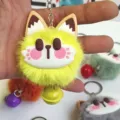 Portachiavi in peluche soffice animale carino con campanello per borsa e zaino - Gatto della fortuna giallo