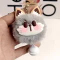 Carino portachiavi con pon pon in peluche grigio faccia di gatto e campanello bianco - Gatto Portafortuna Grigio