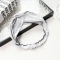 Serre-tête croisé à rayures style coréen, bande élastique brodée rétro pour le visage. - Blanc