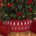 Jupe de base de sapin de Noel en tricot rouge avec motifs de sapins et flocons blancs - Tricot Rouge